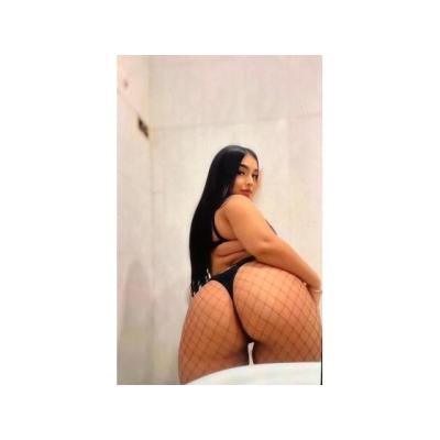 JOVENCITA TRAGONA, SEDIENTA DE POLLAS DURAS