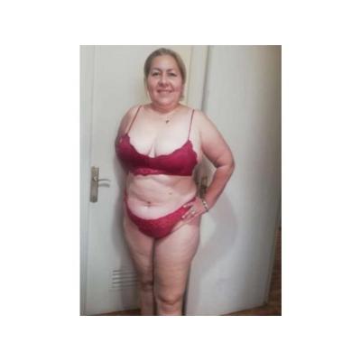 Mujer gordita y madura sin depilar