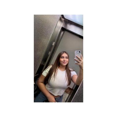 Sara 🫦 dulce bombón y jugosa