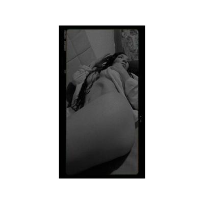 QUISIERAS TENER ENCIMA ESTA MORENA CALIENTE