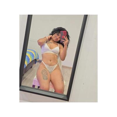 VENEZOLANA MUY COMPLACIENTE