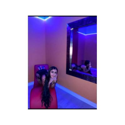 Morena cachonda quiere divertise