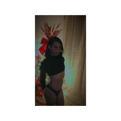 SOY CACHONDA Y DOMINANTE, HAGO TRIOS