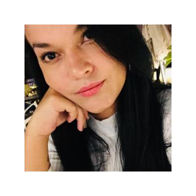 COMPLACIENTE Y CARIÑOSA, TE LA COMO TODA