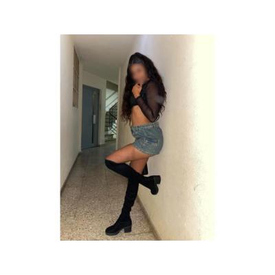 COLOMBIANA JOVEN RECIEN LLEGUÉ