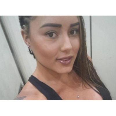 UNA CHAVALA SUPER GUARRILLA
