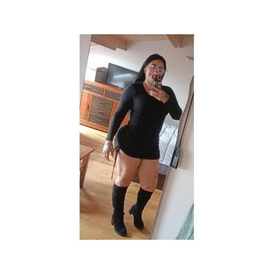 Madurita con el culo operado, muchas curvas