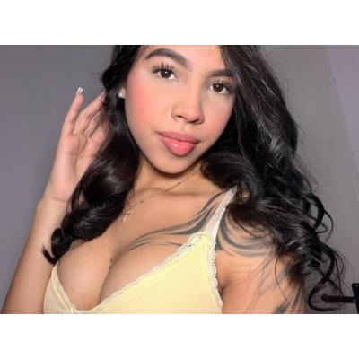 BRENDA HERMOSA MUJER COLOMBIANA