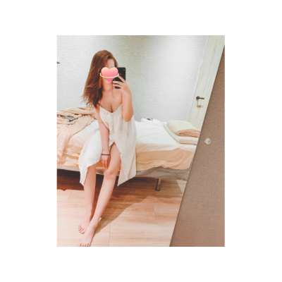 Yoyo chica asiática cariñosa en Girona