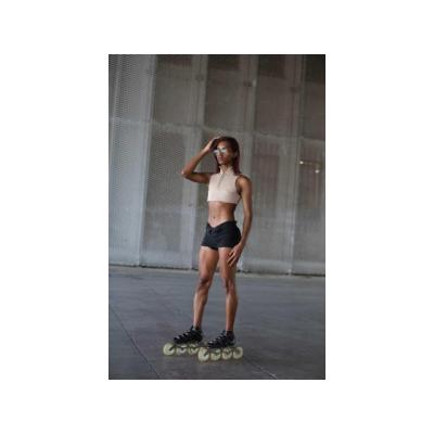 JOVEN, ATLETICA Y JJUGUETONA