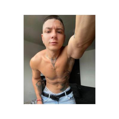 ARON SEXY ATRACTIVO LATINO FOGOSO