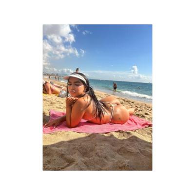 YESSICA JOVENCITA MUY CALIENTE