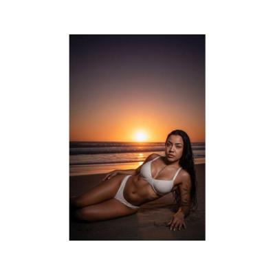 VALENTINA ¡UNA DIOSA CON CURVAS DE INFARTO!