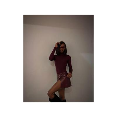 JOVENCITA, FEMENINA Y CALIENTE