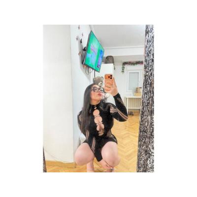 ATRACTIVA ATREVIDA LAURA