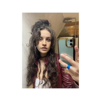 Soy una chica muy seria y amigable.