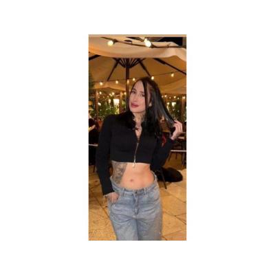 LINDA Y HERMOSA CHICA. .