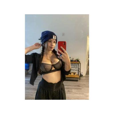 Soy una chica muy seria y amigable.