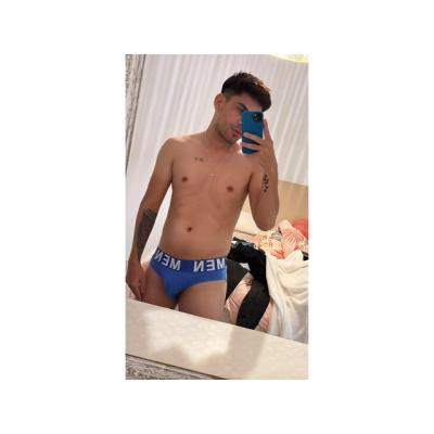 BRUNO ATRACTIVO LATINO FOGOSO ARDIENTE