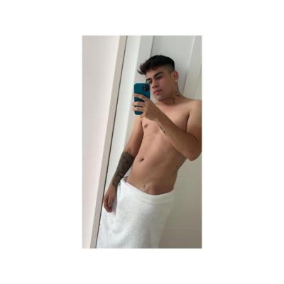 BRUNO ATRACTIVO LATINO FOGOSO ARDIENTE