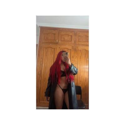 LAURA AMOROSA Y DIVERTIDA