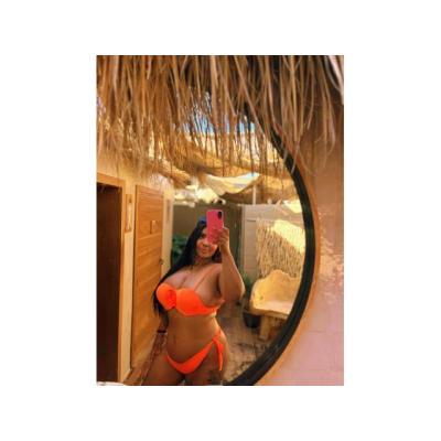 LA COLOMBIANA DE TUS SUEÑOS MÁS OSCUROS