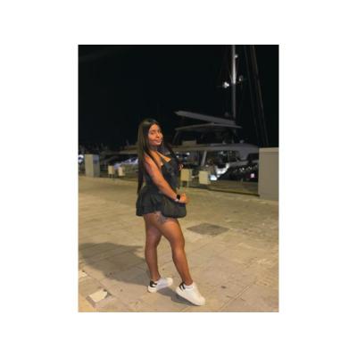 LA COLOMBIANA DE TUS SUEÑOS MÁS OSCUROS