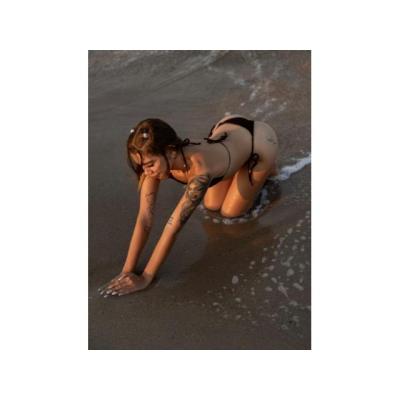 JOVENCITA SALVAJE EN LA CAMA