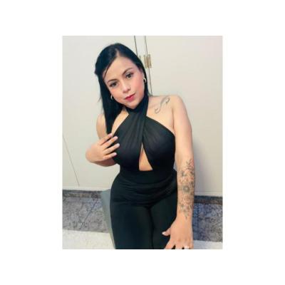 MUJER MADURA Y LATINA