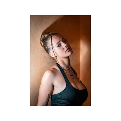 REBE JONES  HERMOSA MUJER ARGENTINA