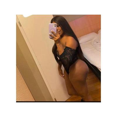 MULATA ADICTA A LAS POLLAS LECHERAS