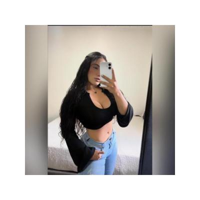 Anthonella hermosa latina recién llegada