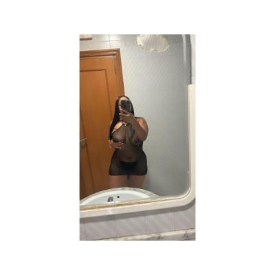 Carolina, guarra, completa y fiestera.