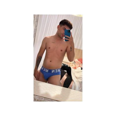 BRUNO ATRACTIVO JOVEN LATINO  NOVEDAD