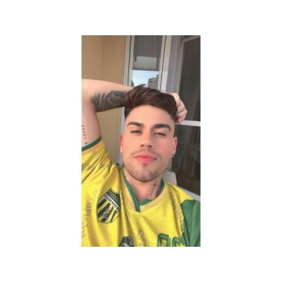 BRUNO ATRACTIVO JOVEN LATINO  NOVEDAD