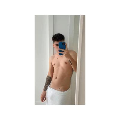 BRUNO ATRACTIVO JOVEN LATINO  NOVEDAD