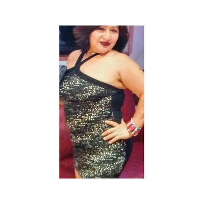 Morena atractiva discreta