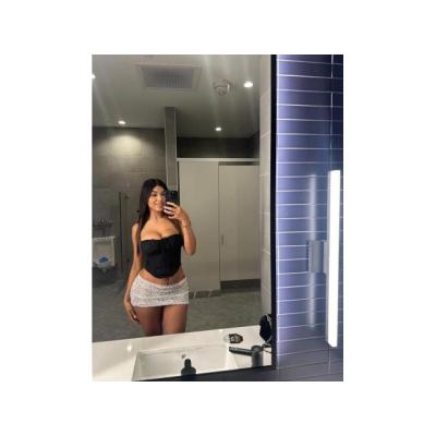 Chica latina y española mestiza