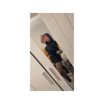 ME MASTURBO MIENTRAS ME MIRAS