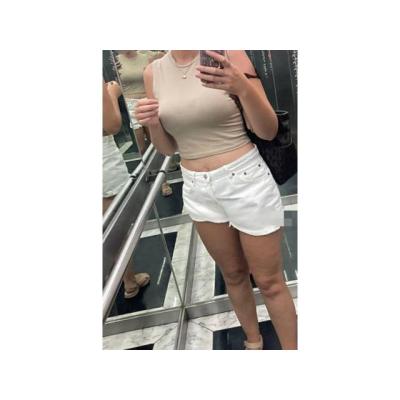 RUBIA RECIÉN LLEGADA FIESTERA