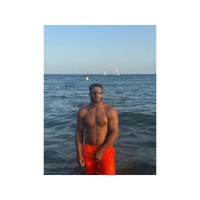 ROBERTO ATRACTIVO LATINO FOGOSO FIESTERO