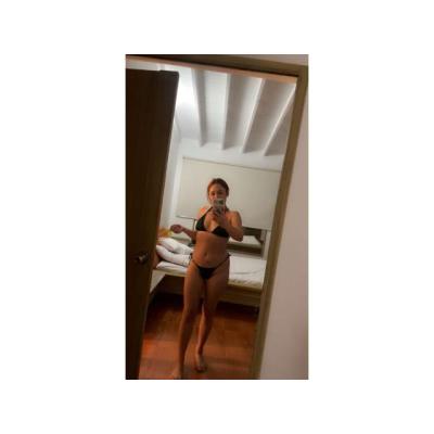 YULI UNA CHICA CARIÑOSA Y PROVOCATIVA