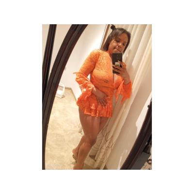 chica latina muy guapa! completa!