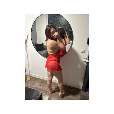 ENTREGADA AL PLACER Y LA LUJURIA