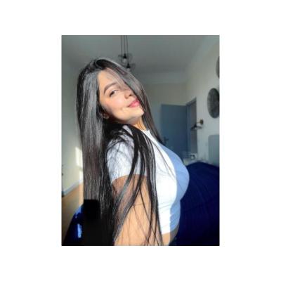 CLOE JOVEN EXTROVERTIDA