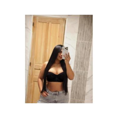 CLOE JOVEN EXTROVERTIDA