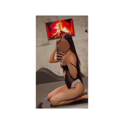 JOVENCITA JUGUETONA Y COMPLACIENTE