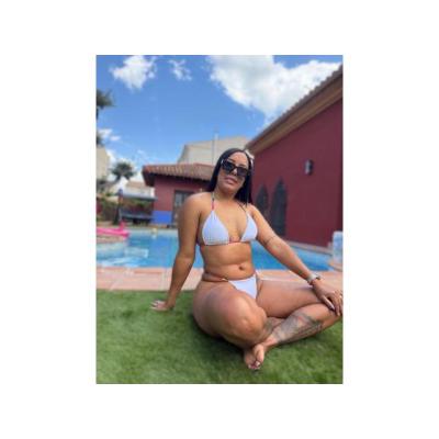 SEXY Y GUAPA NICKOL