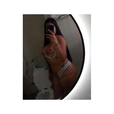 JOVENCITA CON EL COÑO MUY JUGOSITO