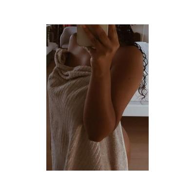 Joven latina de 20 años, lista para ti